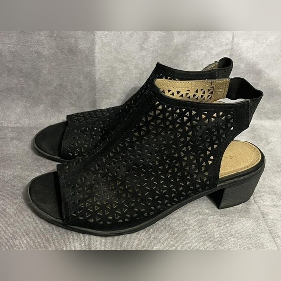 Black Cutout Women's Heeled Sandals - Picture 3 of 3
